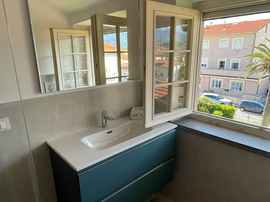 Immagine 10 di Mansarda in affitto  a Camaiore