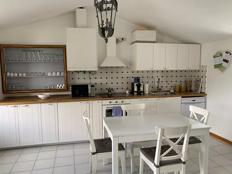 Immagine 15 di Mansarda in affitto  a Camaiore