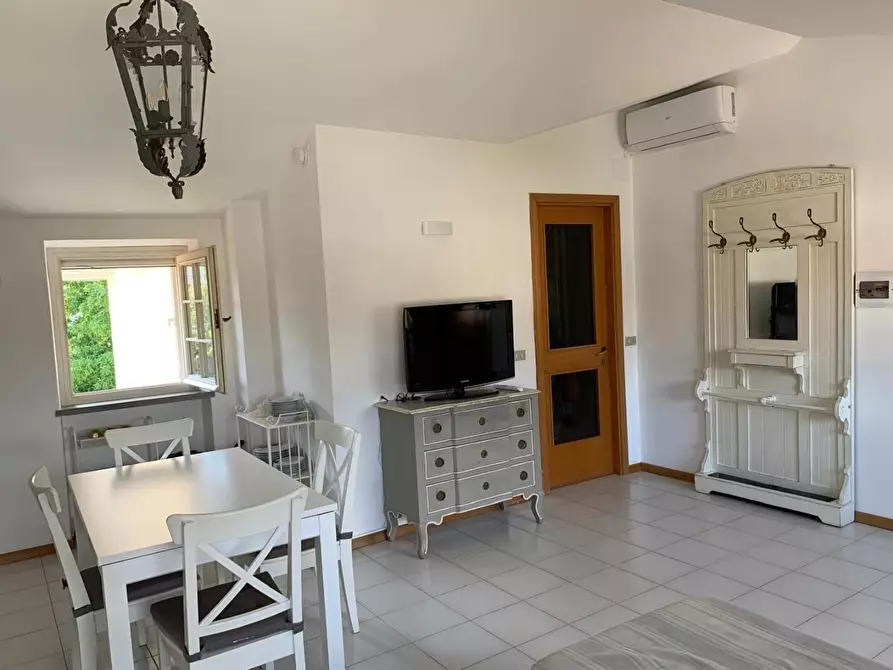 Immagine 19 di Mansarda in affitto  a Camaiore