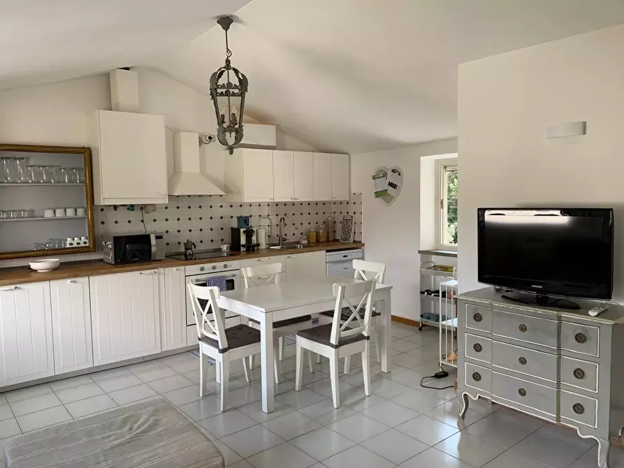Immagine 1 di Mansarda in affitto  a Camaiore