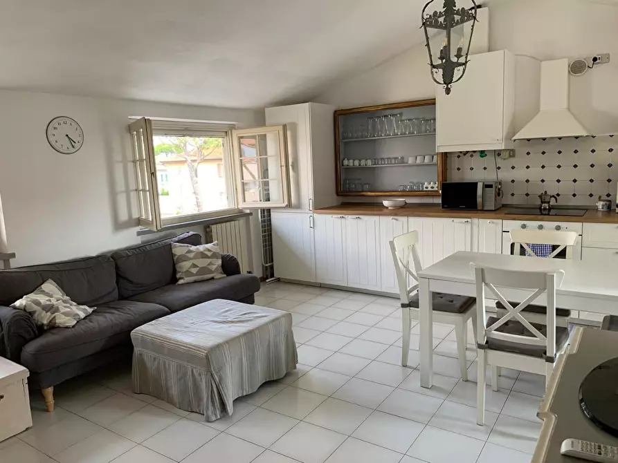 Immagine 14 di Mansarda in affitto  a Camaiore