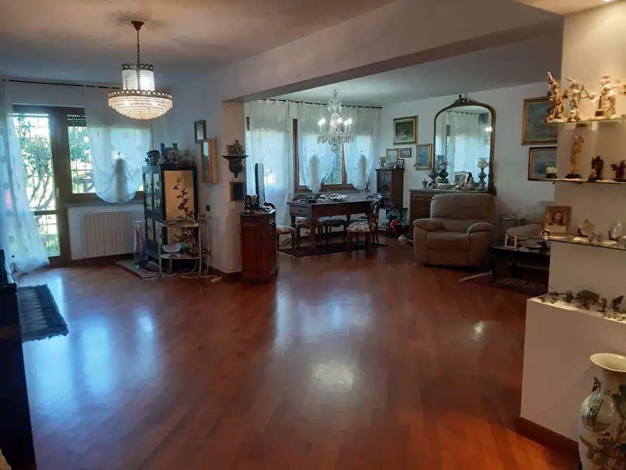 Immagine 2 di Appartamento in vendita  a Livorno