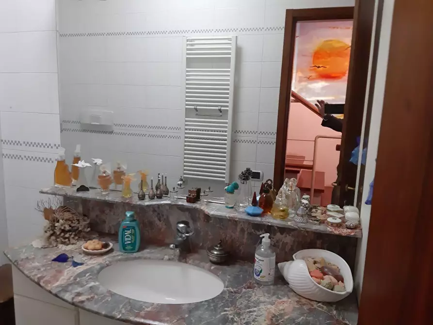 Immagine 14 di Appartamento in vendita  a Livorno