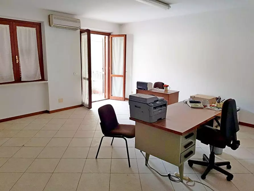 Immagine 1 di Ufficio in vendita  a Montignoso