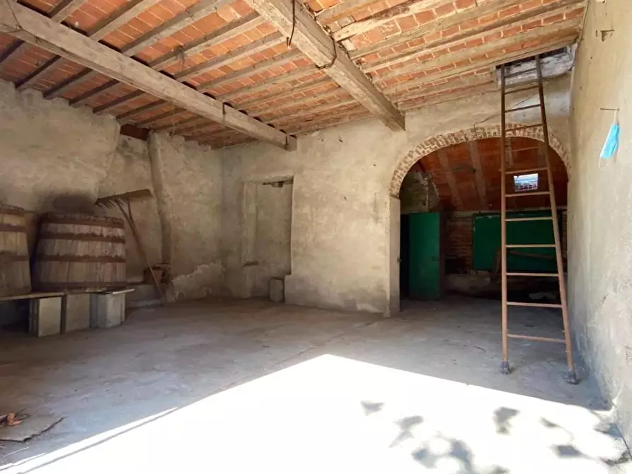 Immagine 32 di Rustico / casale in vendita  a Capannori