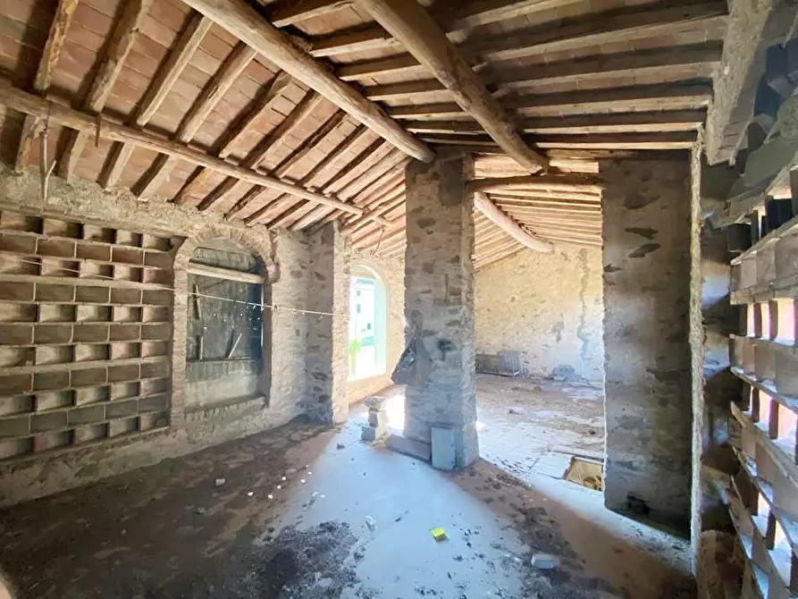 Immagine 37 di Rustico / casale in vendita  a Capannori