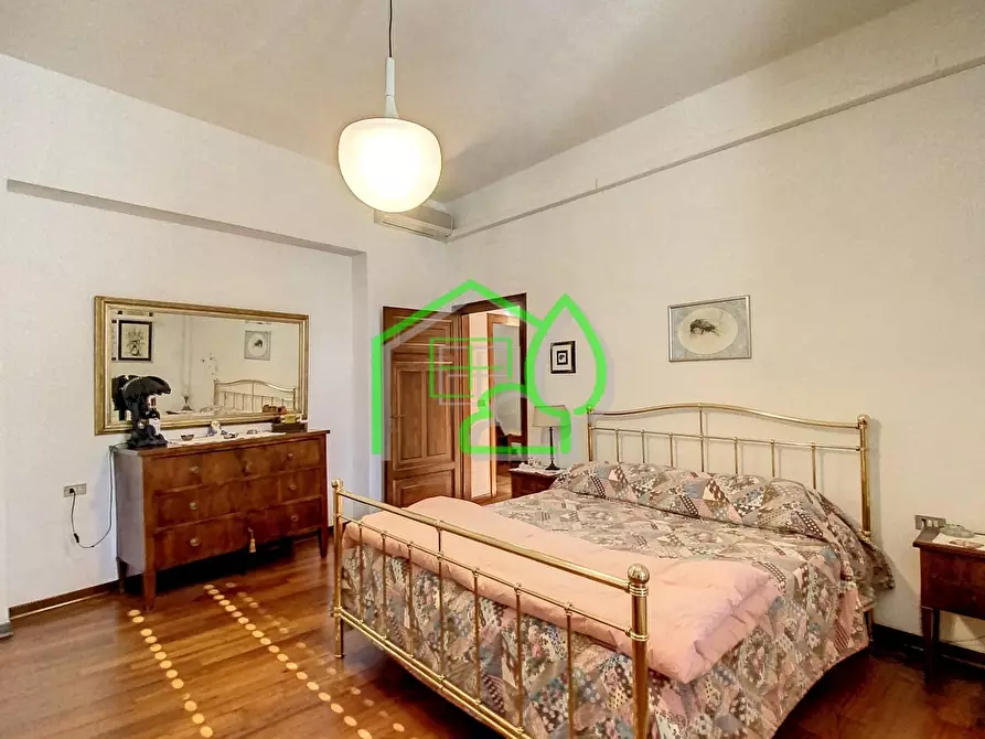 Immagine 15 di Villa in vendita  a Viareggio