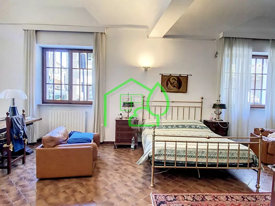 Immagine 7 di Villa in vendita  a Viareggio