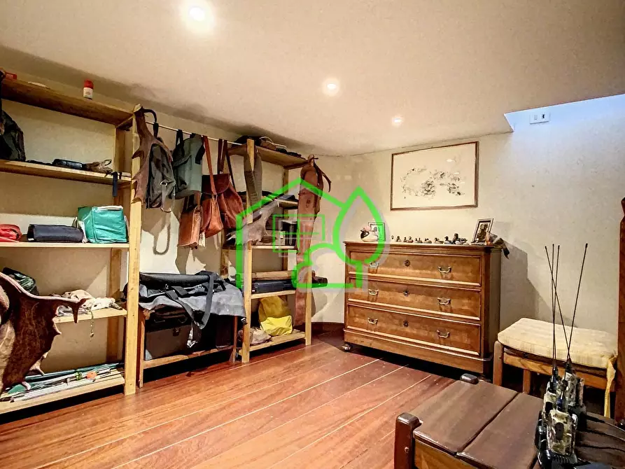 Immagine 17 di Villa in vendita  a Viareggio