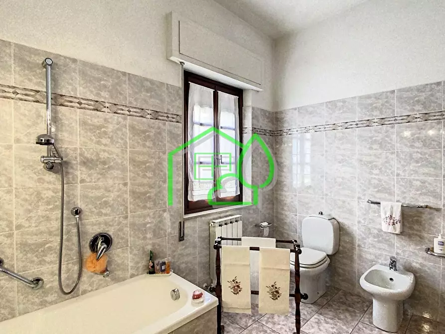 Immagine 13 di Villa in vendita  a Viareggio