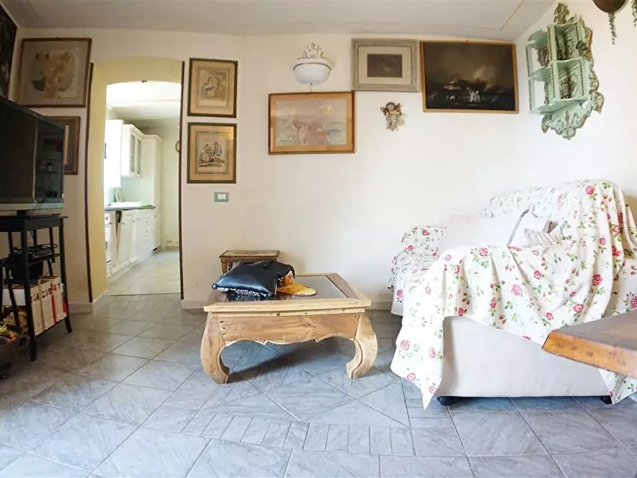 Immagine 2 di Appartamento in vendita  a Massa