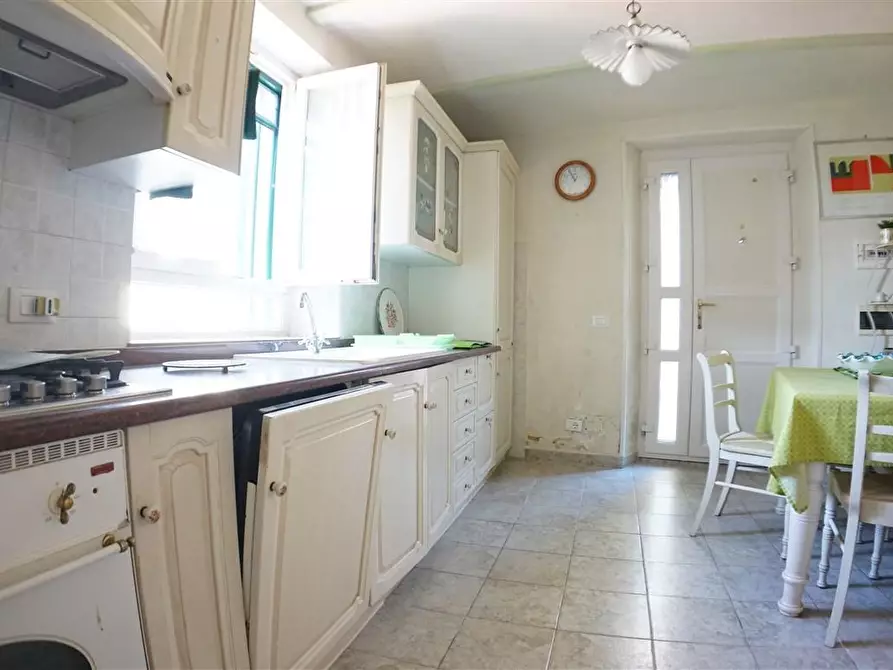 Immagine 6 di Appartamento in vendita  a Massa