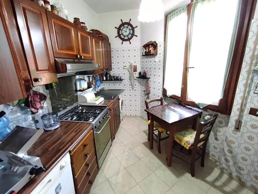 Immagine 10 di Appartamento in vendita  a Ameglia