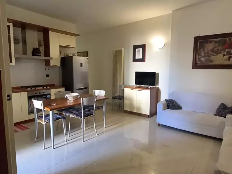 Immagine 1 di Appartamento in affitto  a Camaiore