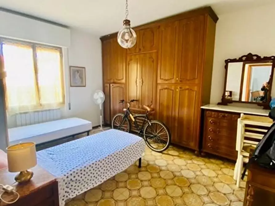 Immagine 13 di Appartamento in vendita  a Massa