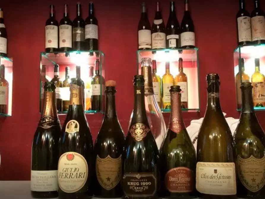 Immagine 2 di Bar / Ristorante in vendita  a Massa