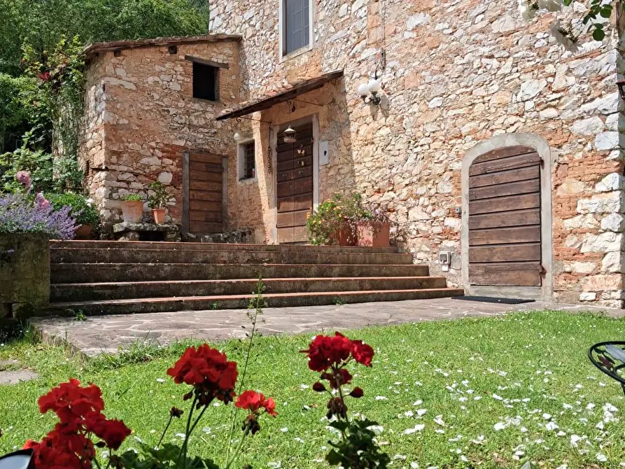 Immagine 2 di Rustico / casale in vendita  a Lucca