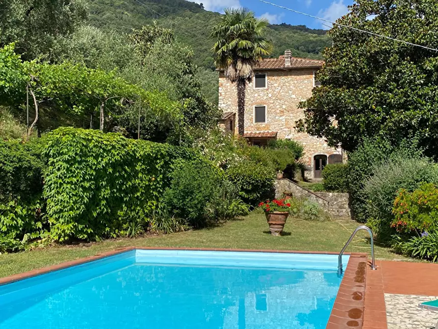 Immagine 1 di Rustico / casale in vendita  a Lucca
