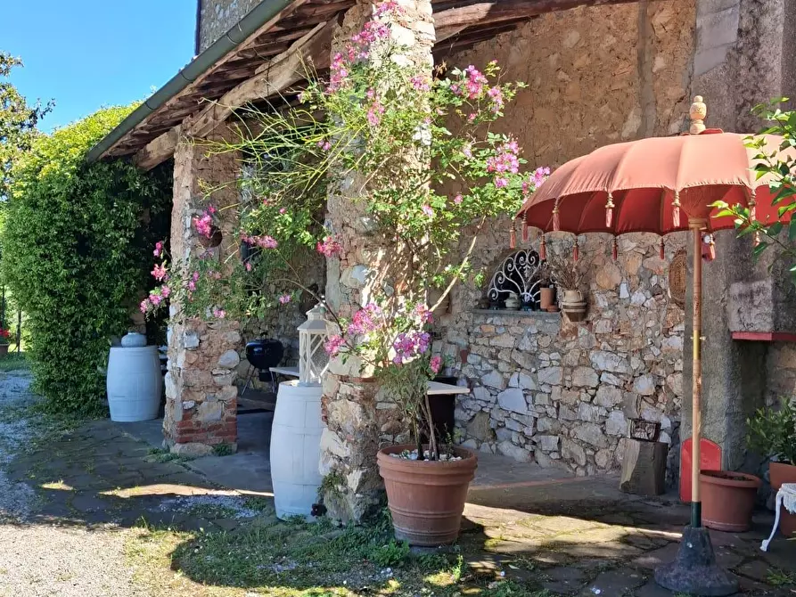Immagine 28 di Rustico / casale in vendita  a Lucca