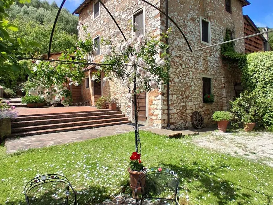 Immagine 1 di Rustico / casale in vendita  a Lucca