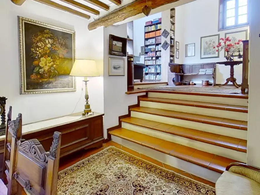 Immagine 7 di Rustico / casale in vendita  a Lucca