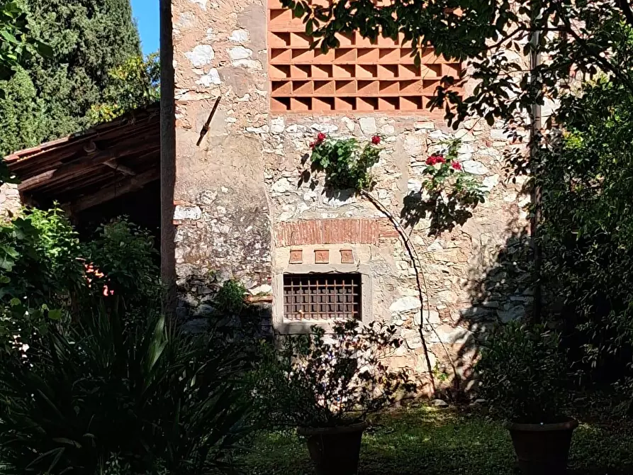 Immagine 5 di Rustico / casale in vendita  a Lucca
