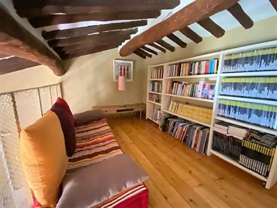 Immagine 21 di Rustico / casale in vendita  a Lucca
