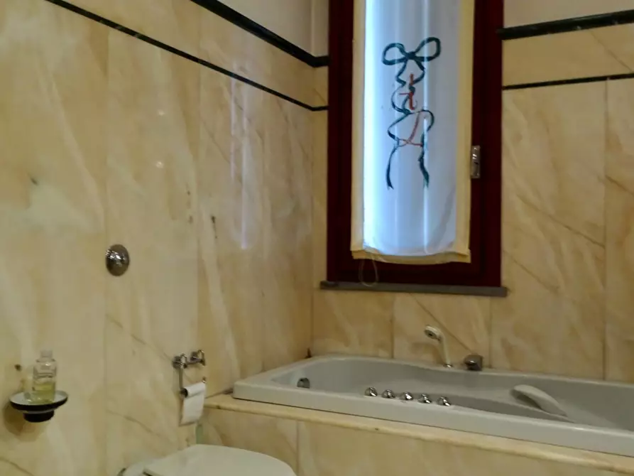 Immagine 37 di Villa in vendita  a Santa Croce Sull'arno