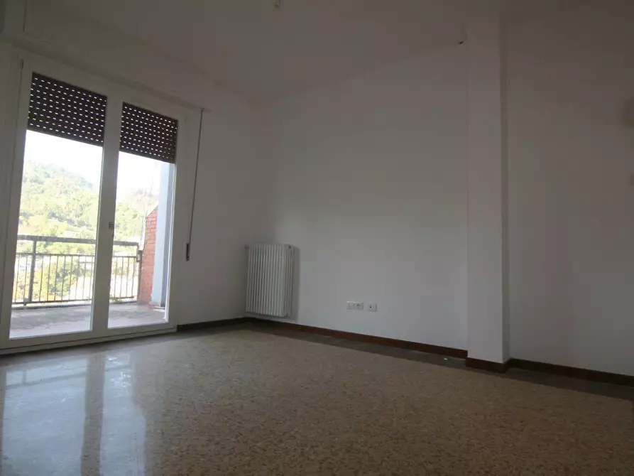 Immagine 9 di Mansarda in vendita  a Carrara