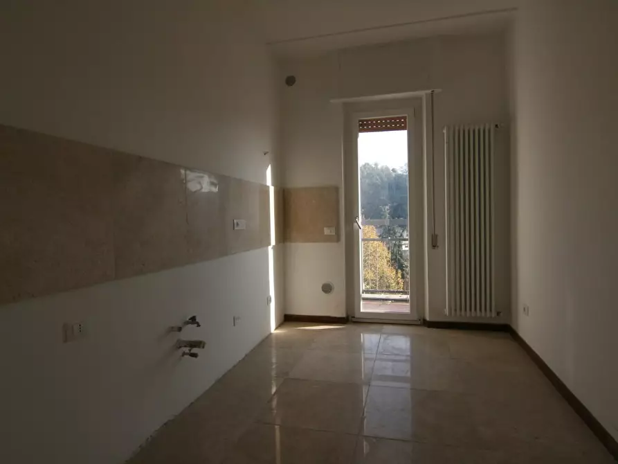 Immagine 2 di Mansarda in vendita  a Carrara