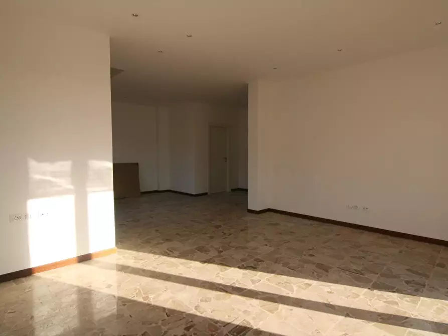 Immagine 4 di Mansarda in vendita  a Carrara