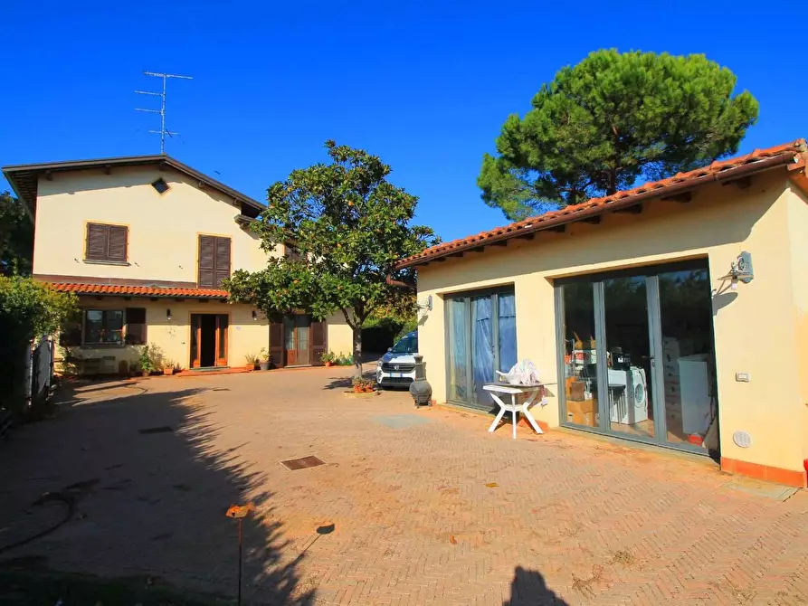 Immagine 25 di Casa colonica in vendita  a Empoli