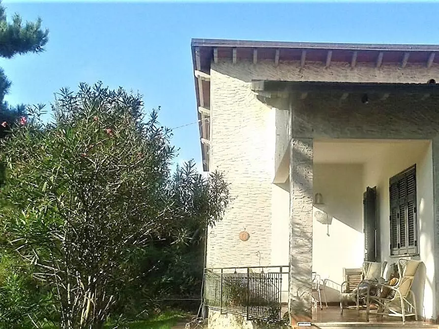 Immagine 15 di Villa in vendita  a Massa