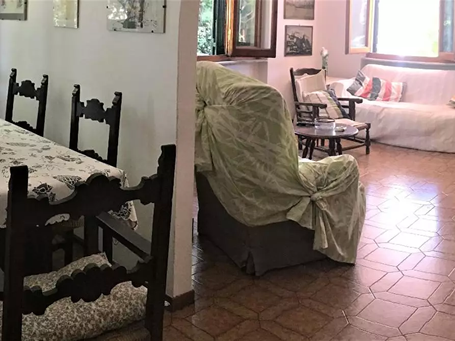 Immagine 6 di Villa in vendita  a Massa