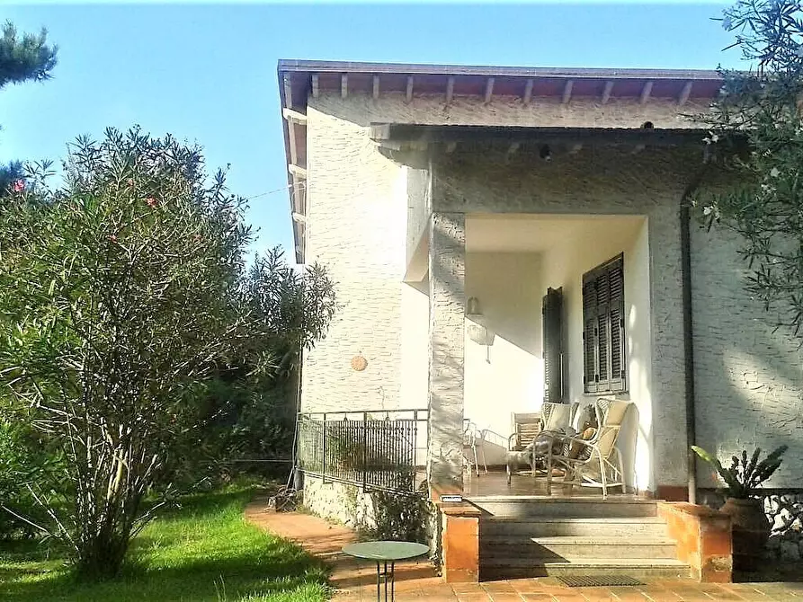 Immagine 16 di Villa in vendita  a Massa