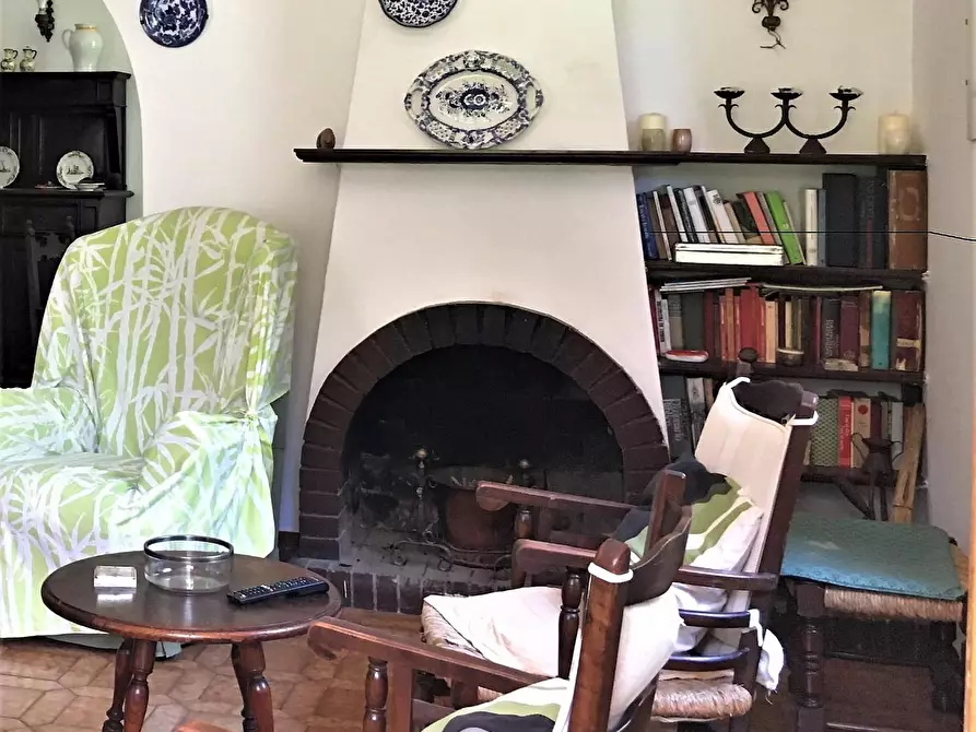 Immagine 8 di Villa in vendita  a Massa