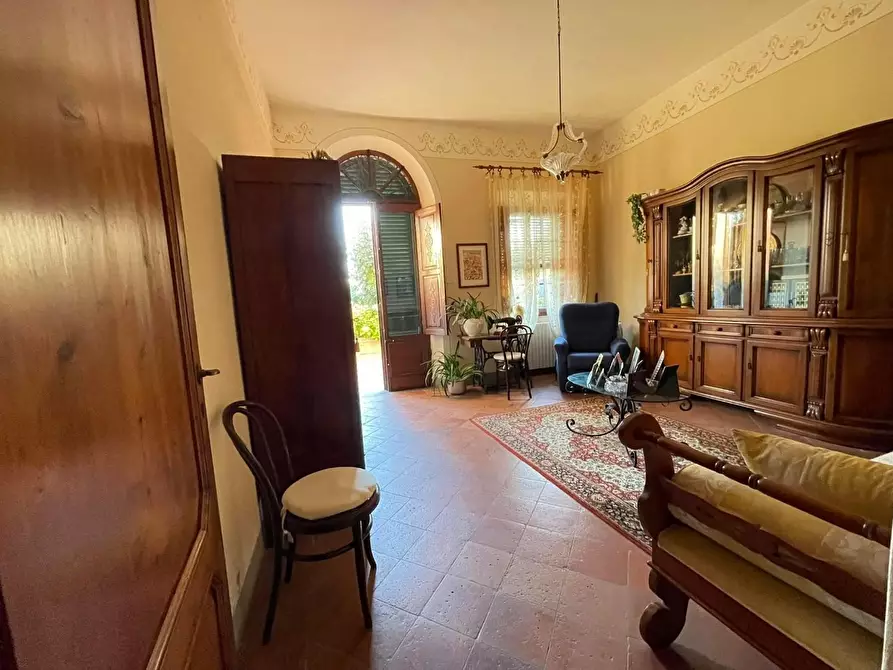 Immagine 3 di Villa in vendita  a Capannori