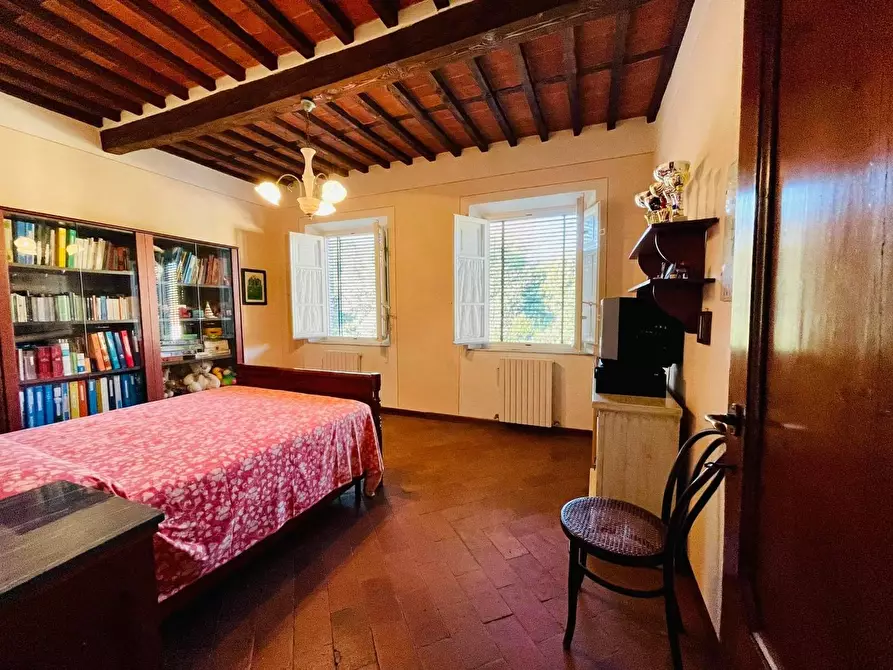 Immagine 11 di Villa in vendita  a Capannori