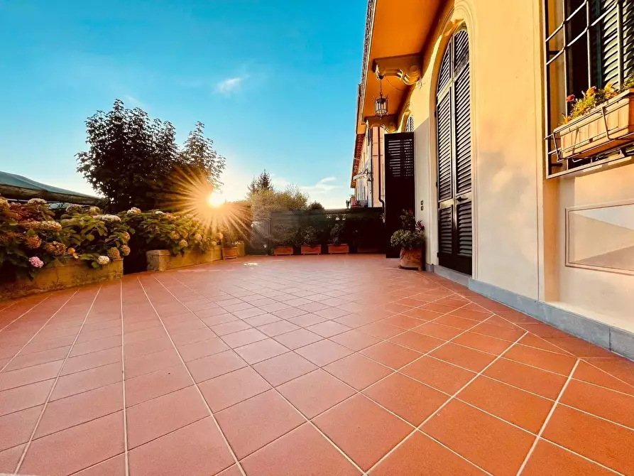 Immagine 2 di Villa in vendita  a Capannori