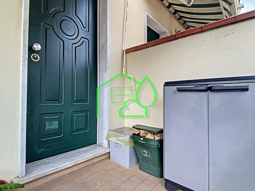 Immagine 2 di Villetta a schiera in vendita  a Viareggio