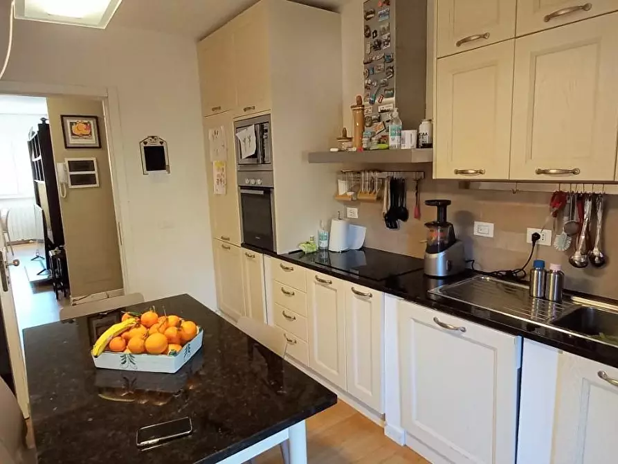 Immagine 6 di Appartamento in vendita  a Carrara