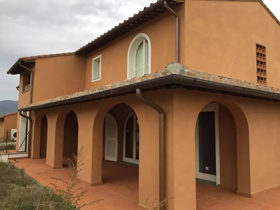 Immagine 1 di Villetta a schiera in vendita  a Calcinaia