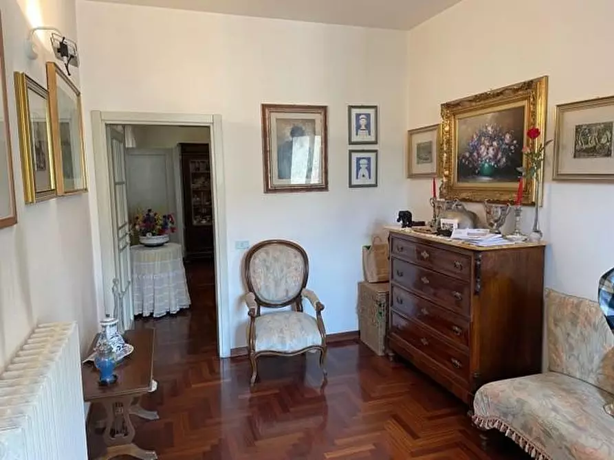 Immagine 2 di Appartamento in vendita  a Siena