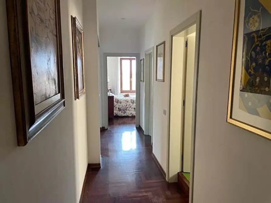 Immagine 5 di Appartamento in vendita  a Siena