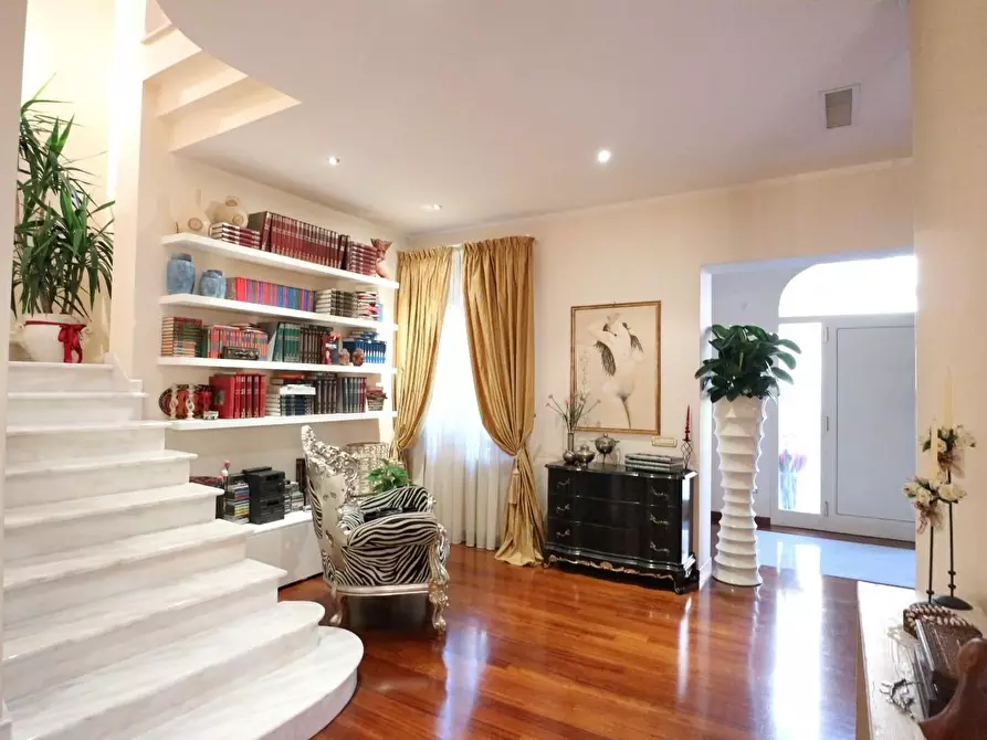 Immagine 2 di Casa indipendente in vendita  a Pontedera