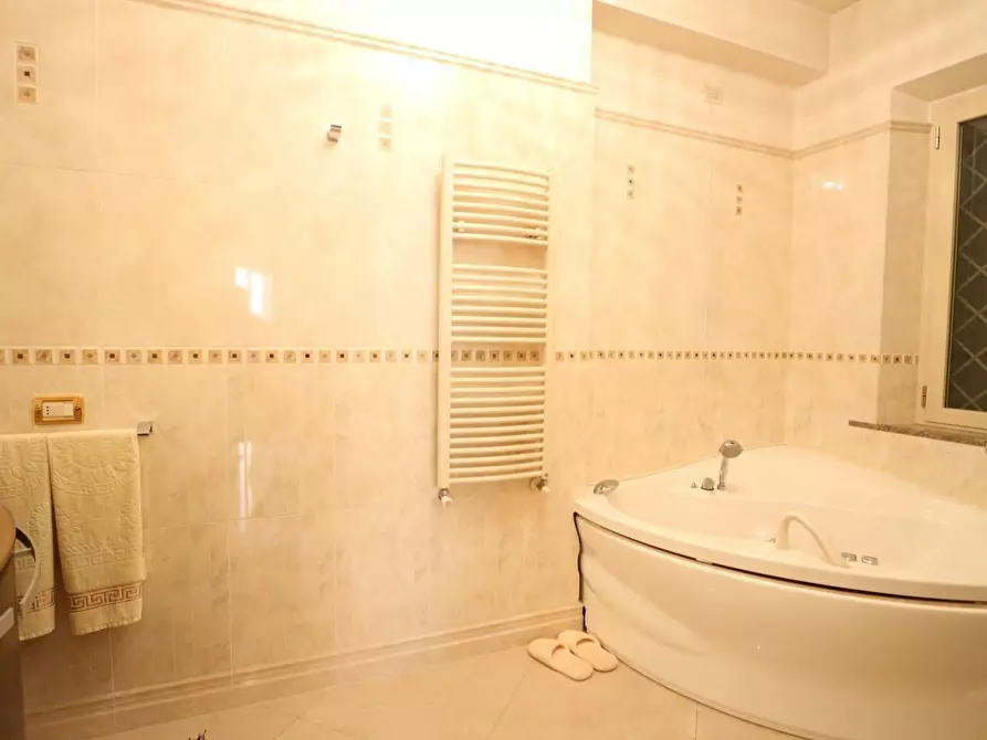 Immagine 16 di Casa indipendente in vendita  a Pontedera