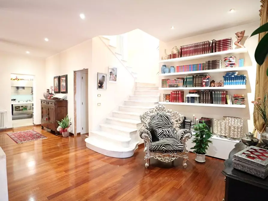 Immagine 3 di Casa indipendente in vendita  a Pontedera