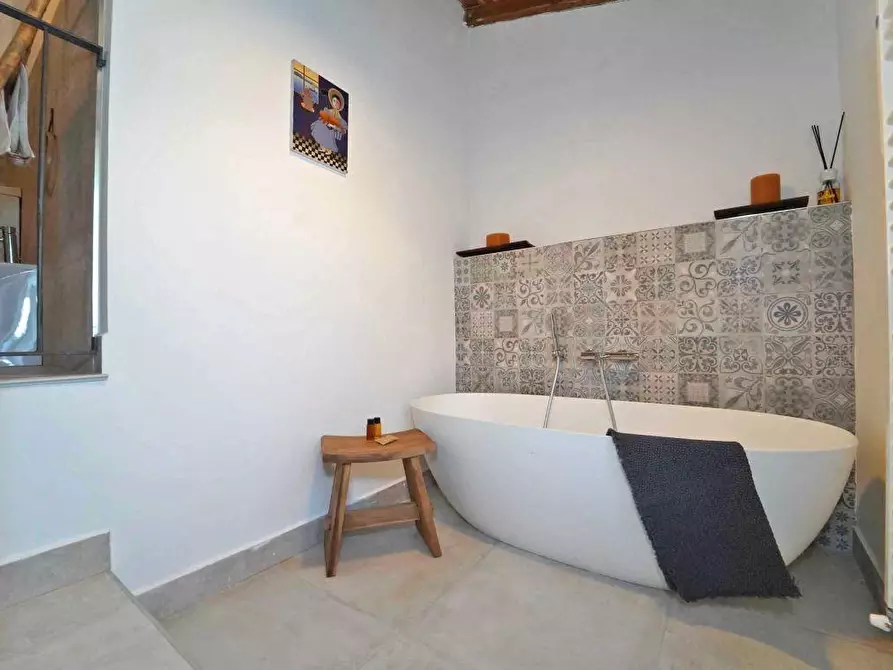 Immagine 32 di Villa in vendita  a Aulla