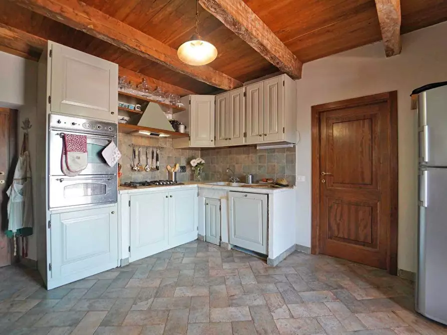 Immagine 10 di Villa in vendita  a Aulla