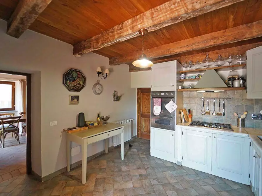 Immagine 7 di Villa in vendita  a Aulla